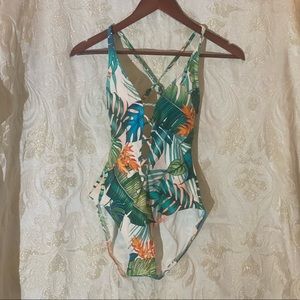 ⚡️⭐️Vince Camuto Bathing Suit - Size: 10